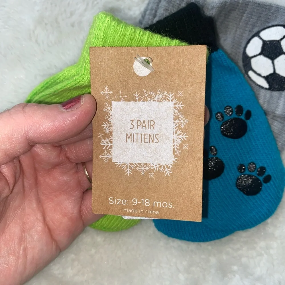 NWT Baby Mittens set